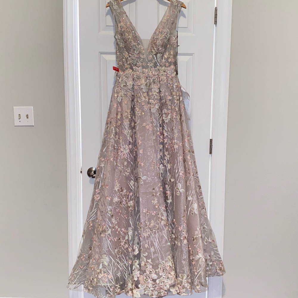 MAC DUGGAL beaded embroidered floral dress size 2!